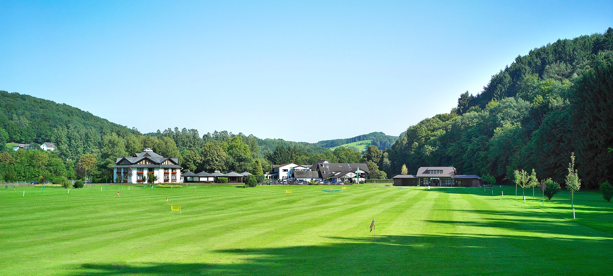 Golfplatz direkt neben dem Hotel Naafs-Häuschen in Lohmar im Aggertal